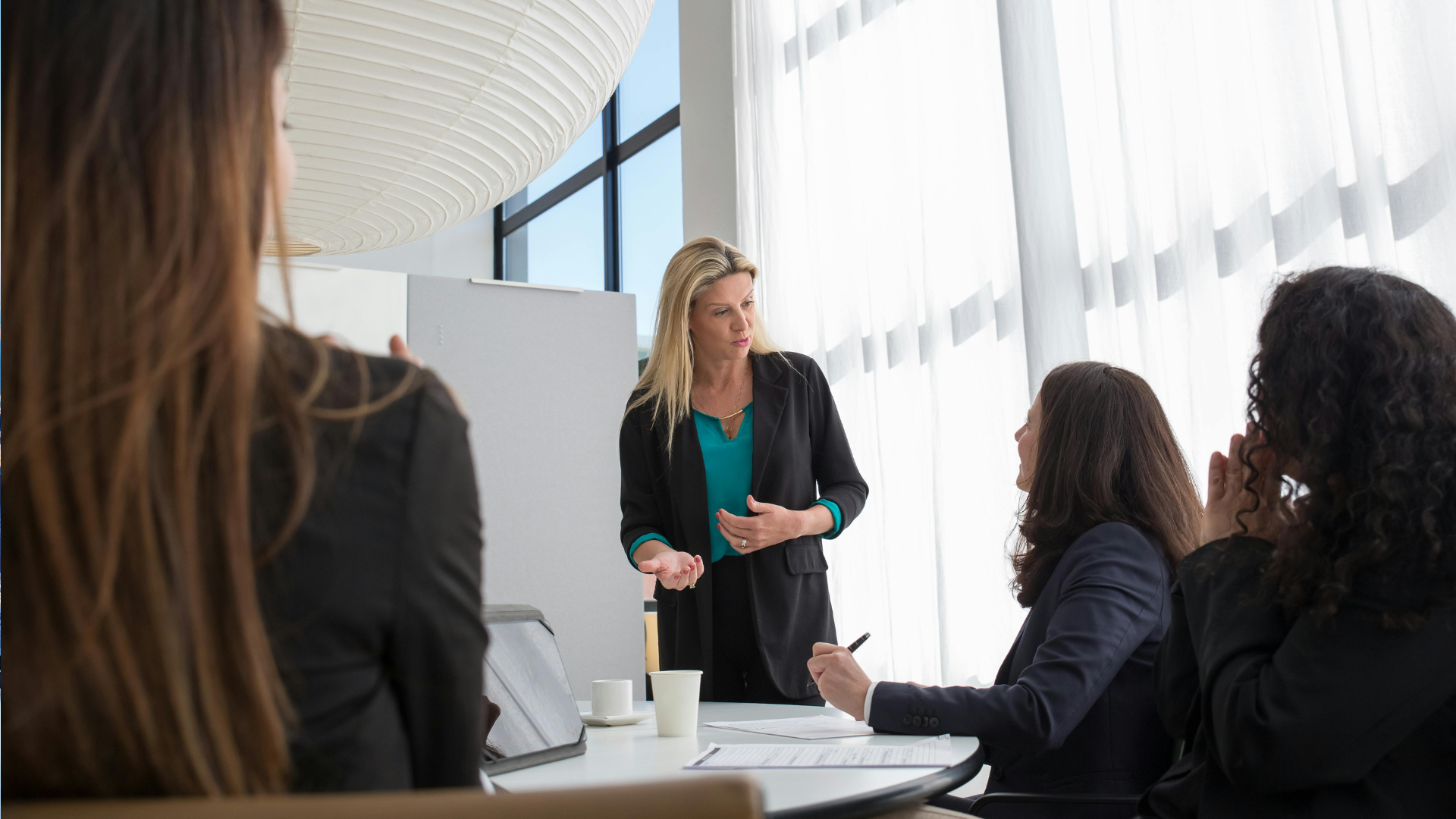 How AI Helps CROs Drive Revenue Growth